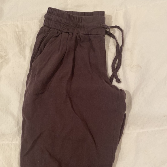 Aritzia joggers - Picture 3 of 4